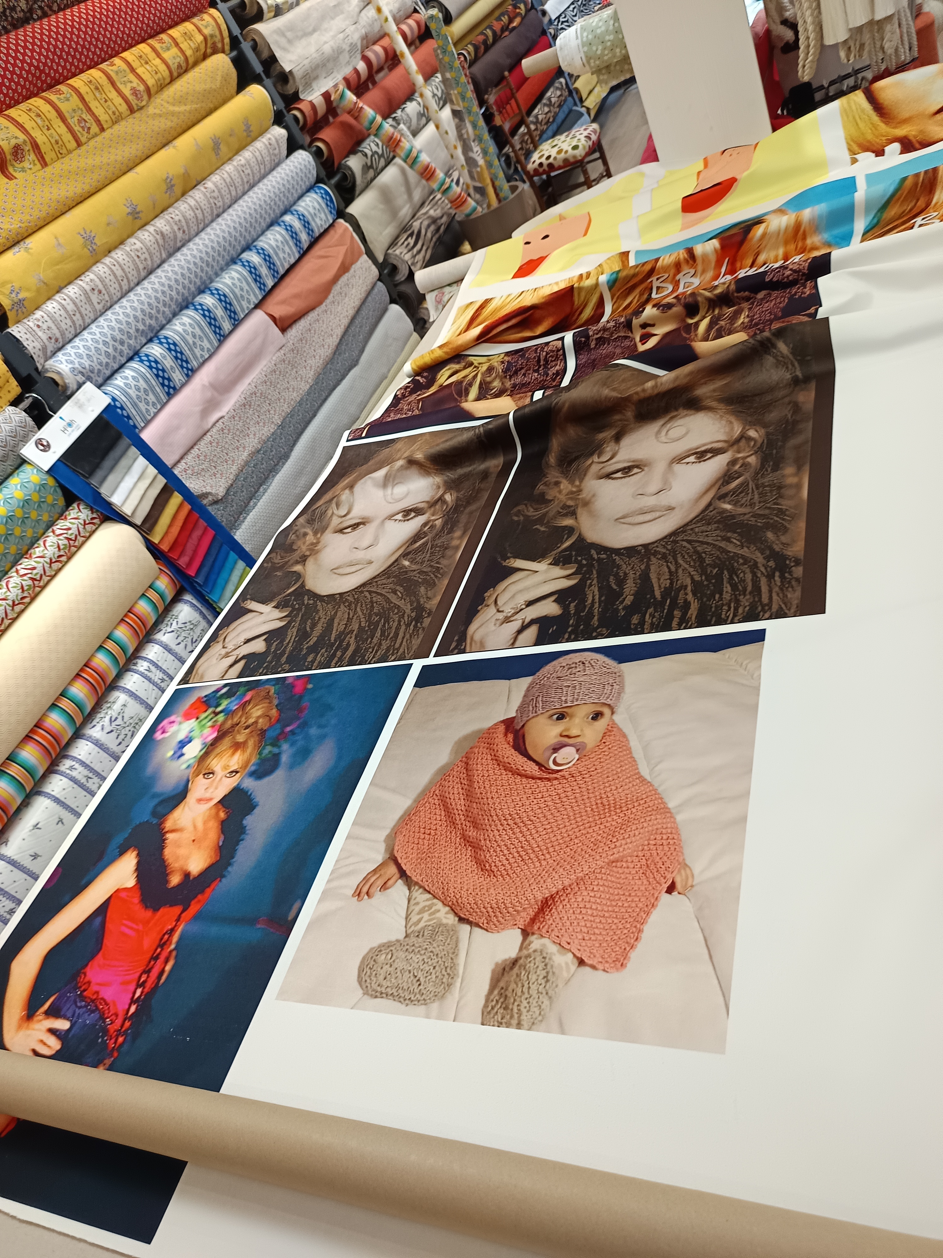 "Nous transformons vos souvenirs ou vos coups de cœur visuels en objets d'exception. Grâce à une impression haute définition sur velours réalisée par notre partenaire éditeur en France, vos photos gagnent en profondeur, en relief et en éternité."